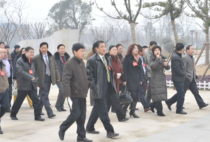 感受城市發展新變化 市政協十三屆三次會議舉行視察活動