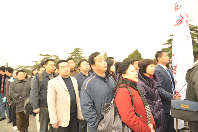 市政協機關清明前夕祭掃烈士墓