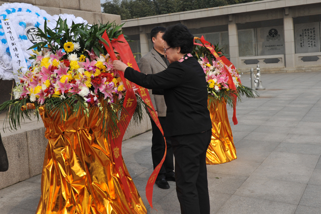 市政協機關黨員祭掃淮塔接受革命傳統教育