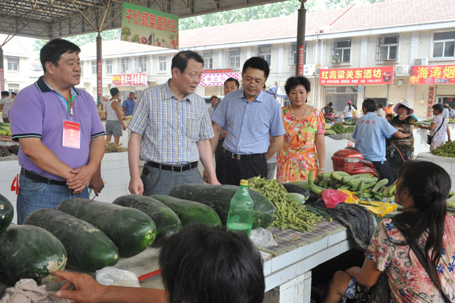 市政協組織委員開展食品安全監管專項民主監督活動
