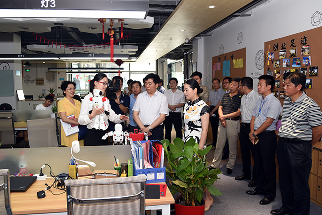 市政協帶案視察我市眾創空間創業平臺建設情況