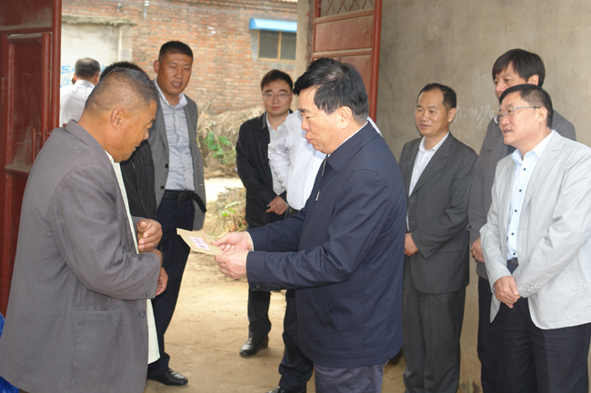市政協(xié)開展扶貧慰問送溫暖活動