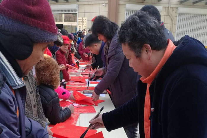 賈汪區政協開展“喜迎新春·送福送春聯走進社區”活動