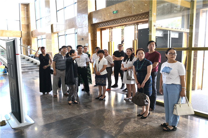 市政協視察我市民營文化演藝企業發展情況