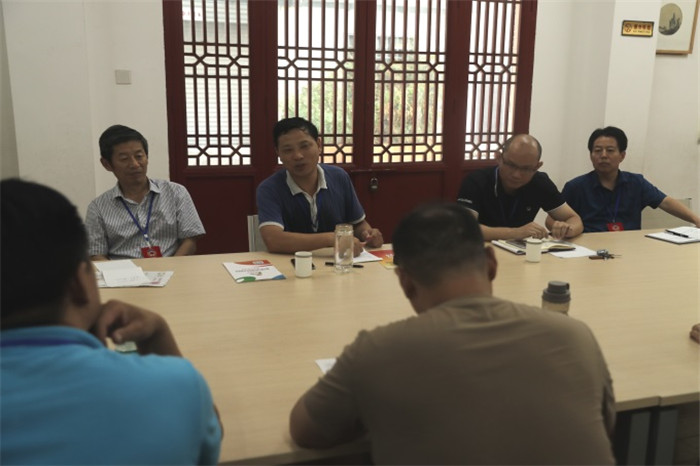 云龍區(qū)政協(xié)組織視察非遺展銷中心建設