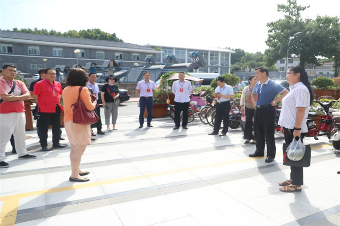 云龍區(qū)政協(xié)組織視察 袁橋街坊中心建設(shè)和運(yùn)營(yíng)情況