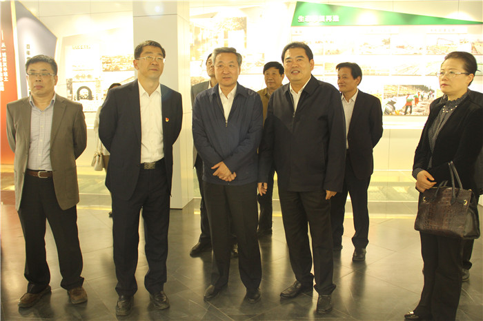 南通市政協(xié)主席黃巍東一行來賈考察