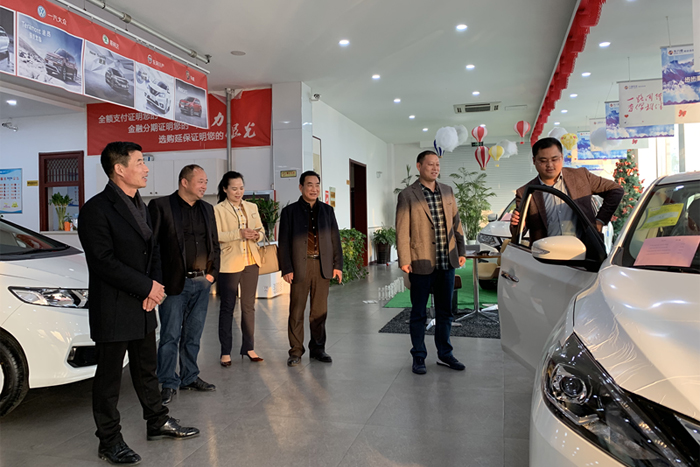 邳州市政協調研汽車銷售和校企合作工作