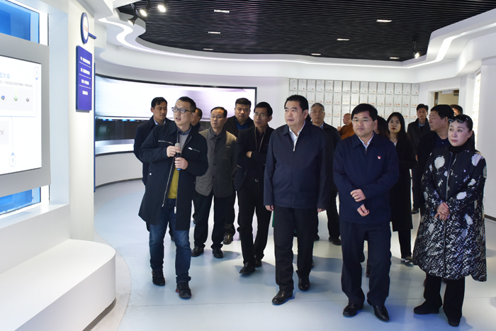 市政協主席王安順率領住徐省政協委員赴邳州市視察
