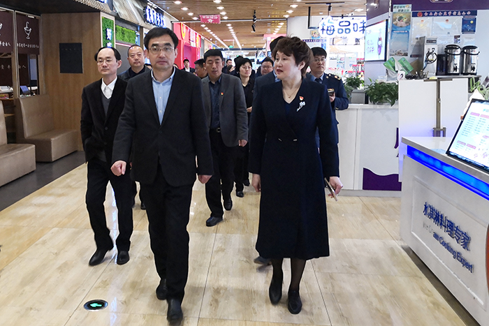 市政協專題視察我市餐飲業發展情況