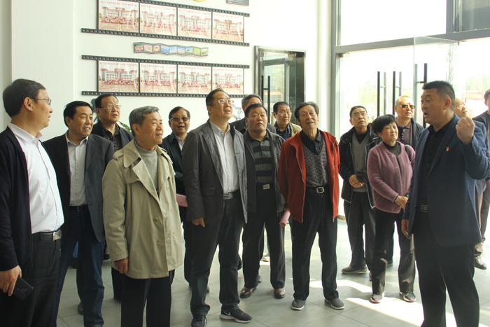 賈汪區政協組織離退休老干部開展“喜看賈汪新變化”活動