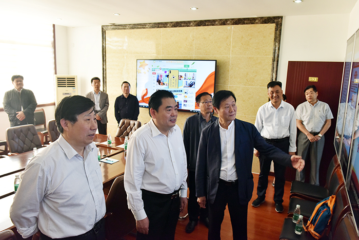 市政協主席王安順調研基層協商民主建設工作